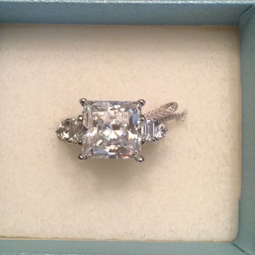 Swarovski elements Size 9 Ring